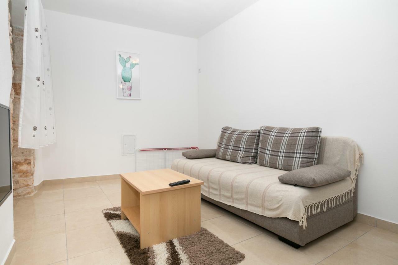 Apartment Elena Bale Exterior foto