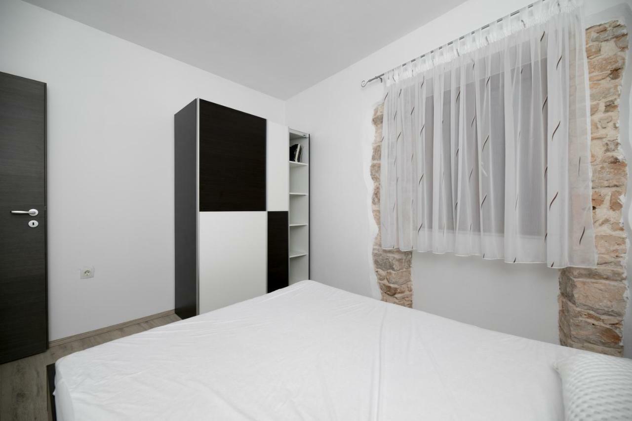 Apartment Elena Bale Exterior foto